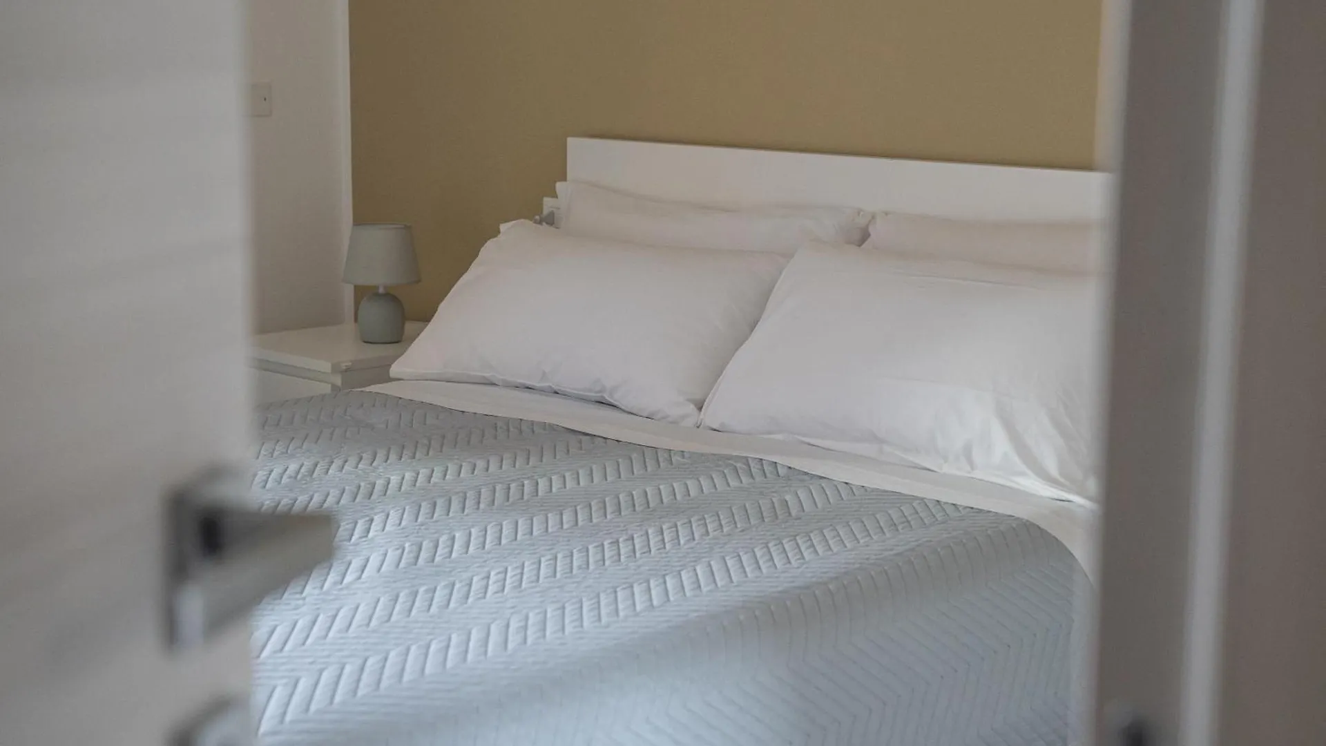 Central Station Home - Fanale Rentals Palermo Apartment