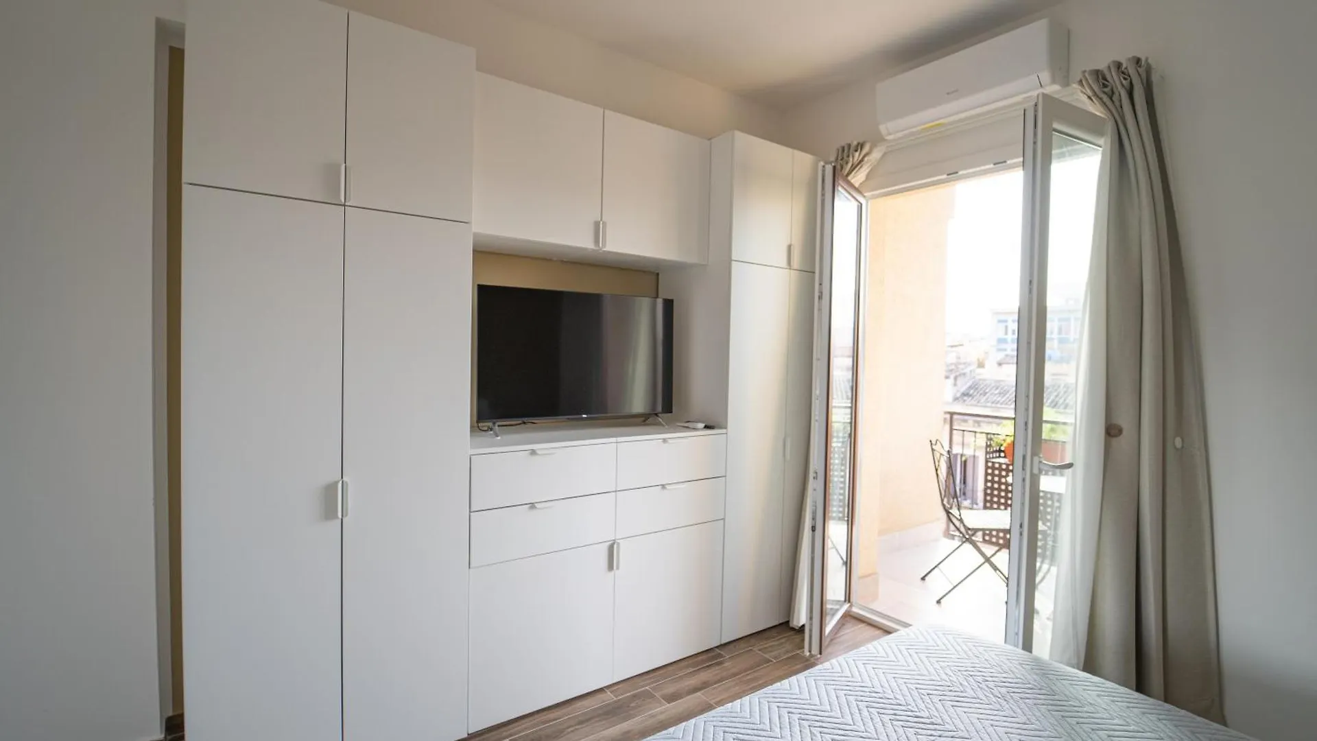 Central Station Home - Fanale Rentals Palermo Apartment